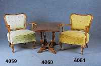 Cocktailsessel, deutsch um 1950, Gestell ma ssiv Buche auf Nußbaum gebeizt, neu bezogen un d gepolstert im Stil der Wiener Sezession, woh nfertig, ...