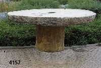 Steintisch, MÜhlstein aus Granit, mit Fuß etwa 150 Jahre alt, Rillen fÜr Mahlgut sichtba r, Abnutzungsspuren, selten im Angebot, H. ca 72 cm, ...