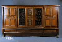 BÜcher- bzw. Mehrzweckschrank, deutsch, um 1965, Verstrebungen und Arbeitsteile Nußbaum massiv, Nußbaumfurnier gespiegelt, Unterteil in sich ...
