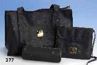 Konvolut 2 MCM-Taschen u. 1 MCM-FedermÄppchen, MÜnchen, schwarz, Maße: 1: 27 x 38 cm; 2: 18 x 20 cm; 3: 10 x 20 cm, Gebr.-Spuren