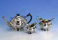 3-teiliges Teeservice, Walker & Hall, Schefield 1905, 925er Silber, Innenvergoldung, bauchiger Korpus in Fuß und Hals eingezogen, barockisierende ...