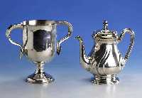 Kanne, deutsch Lutz & Weiß um 1935, 800er Silber, Brockstil, goudroniert, Stand- ring, Griff mit DÄmmringen, H ca. 21 cm, total ca. 485 g