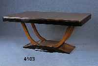Konferenztisch, ArtDeco, Frankreich, um 1920, geflammter Nußbaum, gespiegelt furniert, z. T. schwarz abgesetzt, beidseitig ausziehbar auf eine ...
