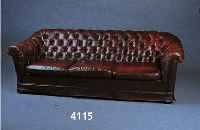 3-sitzer Sofa, deutsch, im Englischen Stil, Vorbild 1890/1900, lose Kissen, RÜcken und Seiten genoppt, rotbrauner Lederbezug, pati- niert, ...