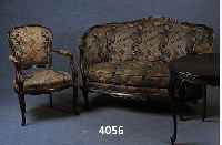 Salongruppe, deutsch, um 1900/10, Buche mas- siv, bestehend aus Sofa, 2 Armlehnsessel und Tisch, sparsame Schnitzereien, Tisch ursprÜng- lich nicht ...