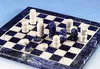 Schachspiel aus Sodalith, Schachbrett und Spielfiguren aus weißem und blauem Sodalith, geschliffen und poliert, Figurenh. ca. 7 - 40 mm, ...
