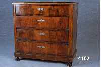 Kommode, deutsch, um 1880, Nußbaum, Wurzel- nußfurnier, vierschÜbig, kleinere FurnierschÄ- den, schÖnes kleines MÖbel aus der Zeit, ca. ...