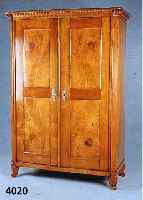 Schrank, deutsch, um 1850, Esche massiv, Schnitzereien aus dem Vollholz, Lisenen mit Velutenabschluß, zweitÜrig, zerlegbar, origi- nal Schloß ...