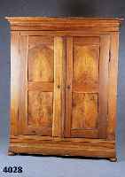 Schrank, deutsch/Pfalz, um 1830, Eiche mas- siv, Inlets und Zierteile Wurzelnußfurnier ge- spiegelt, dickes Furnier, FÜße sekundÄr, Reste alten ...