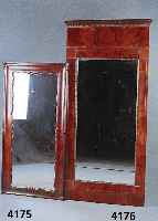 Spiegel, nordisch, um 1890/1900, Korpus Weichholz, Wurzelnußfurnier gespiegelt, leb- haft, Spiegelglas aus der Zeit, stÄrkere Gebrauchsspuren, ...