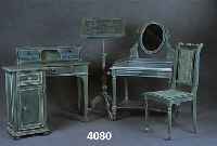 Teile eines Damenzimmers, im Stil von 1890/ 1900, Hartholz/Buche, grÜn und weiß gefaßt, bestehend aus: Damenschreibtisch, Schminktisch , ...