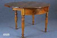 Klapptisch, deutsch/Pfalz, um 1790/1810, Korpus Weichholz und Linde, Nußbaum massiv, Nußbaumfurnier, Wurzelnußfurnier, restauriert, ca. 77 cm ...