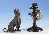 TaschenuhrstÄnder "Putto", Bronze patiniert, vollplastische Darstellung, H. ca. 9 cm, mit alter Taschenuhr, Fkt. nicht gepr.