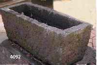 Wassertrog, deutsch, um 1900, Sandstein mas- siv, aus einem Block gehauen, auch als Brunnen geeignet, aufwendige Arbeit, vielfach ver- wendbar, ...