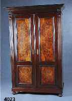 WÄscheschrank, deutsch, um 1880/90, Korpus Weichholz, Wurzelnußfurnier, Inlets gespiegelt , sehr lebendig, symetrische Anordnung, Lise- nen ...