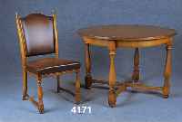 Ausziehtisch mit 6 StÜhlen, deutsch, um 1960, Eiche massiv, Eichefurnier, Tisch mit Ein- legeplatten, StÜhle mit Kunstlederbezug, rusti kal, ...