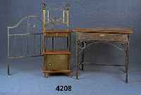Schlafzimmer, Frankreich, um 1900, Metall, Eiche massiv, Nußbaufurnier, strenger Jungend- stil, abstrakt, Messing, Schubladen mit Hammer ...