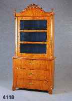 KommodenaufsatzmÖbel, mitteldeutsch, um 1850/ 60, wohl Magdeburg, Korpus Weichholz, Birken wurzelfurnier, durchlaufend, Oberteil mit so- genannten ...