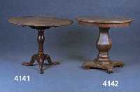 Großer Beistelltisch, deutsch, um 1910/12, Eiche massiv, Eichefurnier, BalustersÄule, FÜße 3-fach gerieft, mit Rollstruktur, Ober- flÄche ...