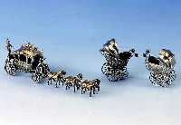 Kutsche und 2 Kinderwagen, Niederlande um 1920, Silber, 1 x sechsspÄnnige Kutsche, L. ca. 12 cm, 2 x versch. Kinderwagen, L. ca. 4 bzw. 3 cm