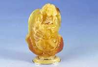 Bernsteinfigur: Engel mit Buch, vollplastische massive AusfÜhrung, H ca. 9 cm