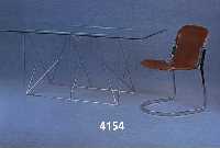 Designertisch, deutsch, um 1985/88, Metall verchromt, in sich 5-fach verstrebt, Leicht- bauweise, Äußerst stabil, original facettierte ...