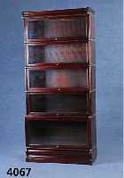 Vielzweck-BÜcherschrank, Ostasien, nach englischem bzw. berlinischem Stil von 1900/10, Rotholz, verglast, Fenster aufklappbar, Mes- ...