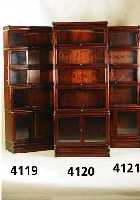 Vielzweck-BÜcherschrank, Ostasien, nach englischem bzw. berlinischem Stil von 1900/10, Rotholz, verglast, Fenster aufklappbar, Mes- ...