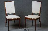 4 StÜhle, Frankreich, um 1940, Rahmen Buche massiv, mahagonifarben gebeizt, original Kunststoffbezug, leichte Gebrauchsspuren, so- genannte ...