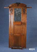 Gaderobe, deutsch, um 1900/05, große NÄhe zu Darmstadt, Eiche massiv, Eichefurnier, Hand- schuhfach, Schirmablage, aufgelegte Schnitzer- ei, ...