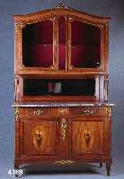 AufsatzmÖbel, Frankreich, um 1900/10, Korpus Eiche und Buche, Nußbaumfurnier, allerbeste Verarbeitung, untere TÜren mit Intarsien aus ...