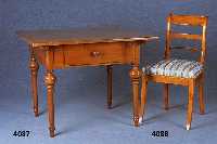 Bauerntisch, deutsch, Platte um 1830, Birne massiv, gedrechselte Beine um 1830/40, Buche massiv, Zarge aus altem Holz, Schublade spÄter dazu ...