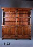 Schmaler BÜcherschrank, Frankreich, nach dem Vorbild von 1890/1900, Korpus Weichholz, Kiefer und Fichte, aufgesetzte Schnitzerei, TÜren auf ...