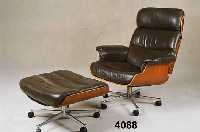Sessel mit Hocker, deutsch, Entwurf um 1952/53 , AusfÜhrung um 1970/80, sogenannter Lounge- Chair, Metallbeine 5-fach verstrebt, auf Roll- en, ...