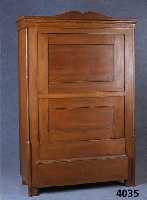 Kleider- bzw. WÄscheschrank, deutsch, um 1870/ 80, Korpus Weichholz, Eiche massiv, Eiche- furnier, auf Rahmen gearbeitet, sogenannter Blender, ...