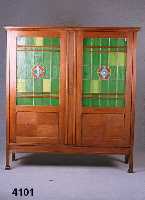 WÄsche- bzw. Vielzweckschrank, deutsch, um 1904/08, Korpus Eiche massiv, Eichefurnier auf Rahmen gearbeitet, original Einlegebretter , Front ...