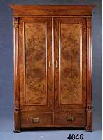 WÄscheschrank, deutsch, um 1890/1900, GrÜn- derzeit, Korpus Buche und Eiche massiv, Eiche- furnier, EinlegebÖden Weichholz, Front und Lisenen ...