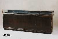 Schauvitrine aus JuweliergeschÄft, KÖln, um 1900/10, Korpus Weichholz, Leisten Eiche- bzw. Nußbaumfurnier, Glasteil mit abgekantetem ...