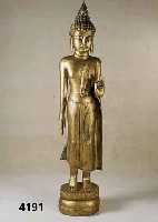 Buddhafigur, Burma/Thailand, Holz, in der Handbewegung der Lehre, nach Vorbild des 16. Jahrhunderts, goldfarben staffiert, minimal beschÄdigt, ...