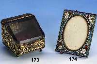 Standbilderrahmen, Italien um 1880, Messing, florale Mosaikeinlagen, Glas am Rand min. besch., ovaler Bildausschnitt, H ca. 10 cm