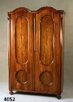 Kleiderschrank, deutsch, um 1880, Kirschbaum massiv, doppelbogiger Kopfabschluß, zweitÜrig , Lisenen mit Akantusblattabschluß, RÜckwand besch., ...