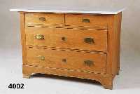 Kommode, deutsch, um 1900/05, Korpus Weich- holz, Eichefurnier, verlaufend, 2-schÜbig, original BeschlÄge, Platte grau marmoriert, ...