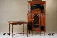 Sammelvitrine, deutsch, um 1900/02, Jugend- stil, mit klassizistischen Elemente, Korpus Weichholz, Buche, Oberteil facettiert verspie- gelt, ...