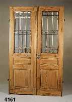 PortalhaustÜr, deutsch, um 1890, Kiefer und Zierbelkiefer massiv, auf Rahmen gearbeitet, Oberteil verglast, mit Schmiedeeisenverzierung , z.T. ...