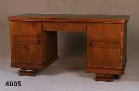 Schreibtisch, deutsch, um 1928/30, wohl Deutsche WerkstÄtten, Dresden, Korpus Weich- holz, Buche und Eiche massiv, Front kaukasisch ...