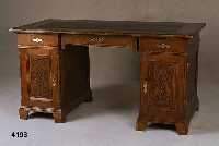 Wandschreibtisch, Frankreich, um 1890/1900, Eiche und Buche massiv, auf Rahmen gearbeitet, Inlets mit Flachschnitzereien im Renaissance- stil, ...