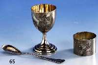 Taufgeschenk, deutsch um 1900, 800er Sil- ber, floral graviert, best. aus: Eierbecher, LÖffel und Serviettenring, in orig. Etui