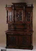 Prunkaufsatzschrank, Belgien, um 1890/1900, Korpus Buche und Weichholz, Front und Zier- teile Nußbaum massiv, Nußbaumfurnier, Oberteil 3-fach ...