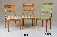 2 SpÄtbiedermeierstÜhle, mitteldeutsch, um 1830/40, Buche massiv, Lehnen z.T. Wurzel- furnier, Sprosse Wurzelnußfurnier, alte Polsterung, Bezug ...