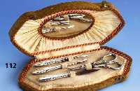 Nagelnecessaire, 800er Silber, um 1900, deutsch, sparsam floral verziert, best. aus: Schere, Feile, Skalpell und Nagelreiniger, Gebr.-Teile ...
